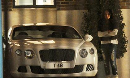 Con gái tỷ phú F1 khoe siêu xe Bentley mới cứng