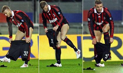 Các ông hoàng sân cỏ cũng cởi quần