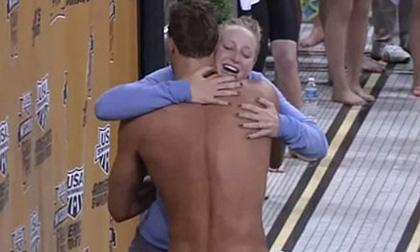 Màn cầu hôn bất ngờ của kình ngư Mỹ