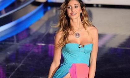 Ngượng chín mặt với chiếc váy 'không nội y' của siêu mẫu Italia