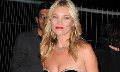 Kate Moss bị liệt vì mắc chứng rối loạn thần kinh