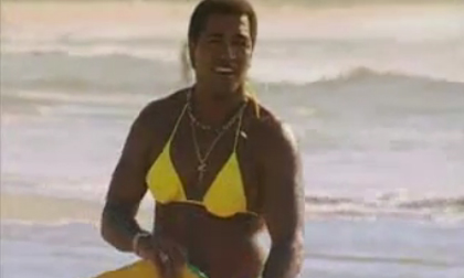 Khi đàn ông 'diện' bikini