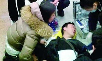 Màn cầu hôn có một không hai tại ga tàu điện ngầm