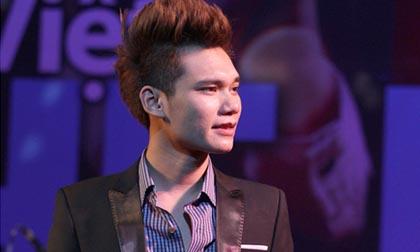 Khắc Việt nhập viện ngay sau minishow đầu tiên