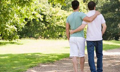 Đời đau đớn của nam đồng tính bị ép làm “gái” 