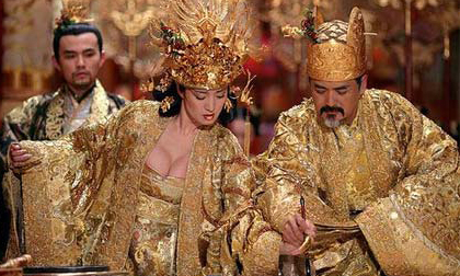 Những vua chúa Việt Nam bị lệnh lạc tình dục