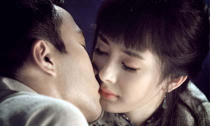 Trăm "kiểu hôn" tình tứ của sao