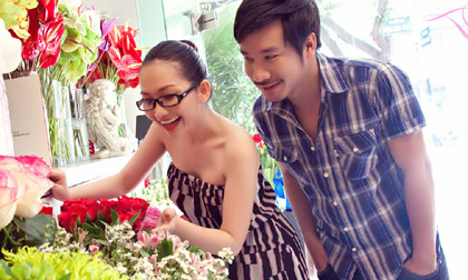 Kim Hiền cùng "bạn trai" khuấy động chợ tình Valentine