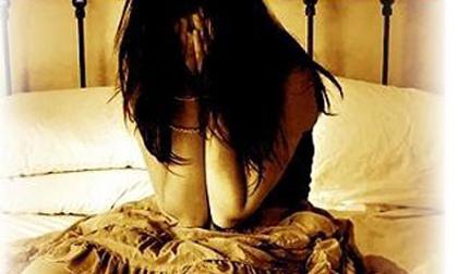 Vợ tiễn chồng đi chăm nuôi 'bồ' đẻ