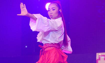 Đoan Trang đem vũ điệu Latin vào "Nữ thần"