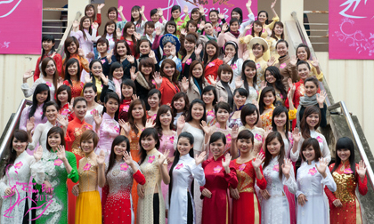 Khởi động cuộc thi :'Người đẹp Kinh Bắc 2012'