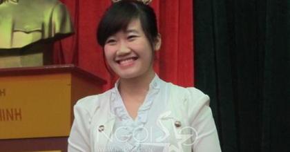 Ngắm vẻ đẹp trẻ trung và năng động của nữ sinh Ngoại Ngữ