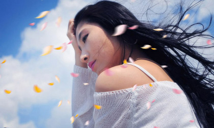 Bạn gái lén lút cặp "trai già"