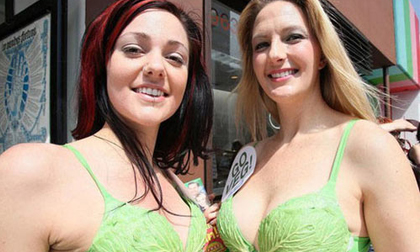 Mỹ nữ mặc bikini... cải bắp ra phố