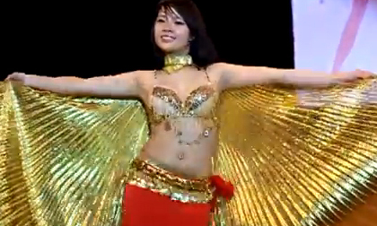 Clip nữ sinh lớp 11 múa bụng