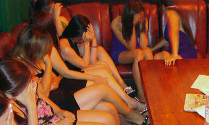 Sểnh nhà ra là... làm gái