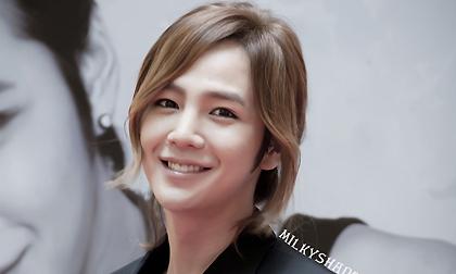 Điểm mặt những sao nam thích trang điểm