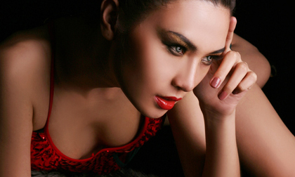 'Nóng' theo cách của siêu mẫu 'ngực lép' Ngọc Oanh