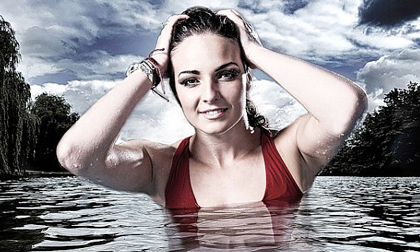 Hàng loạt kiều nữ trút bỏ xiêm y khoe dáng ngọc