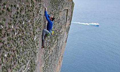 Người đàn ông cả gan chinh phục 'vách đá tử thần'