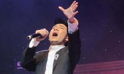 Quang Hà khóc vật vã trên sân khấu!