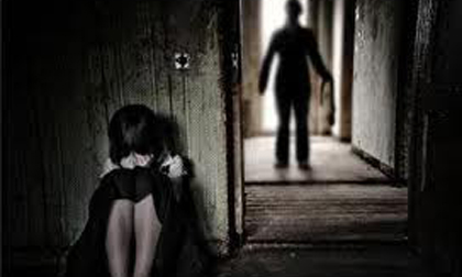 Xui bạn trai... 'xơi' con gái vị thành niên vào đúng ngày sinh nhật