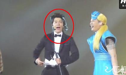 Suju bị fan ném "áo lót" khi đang biểu diễn trên sân khấu