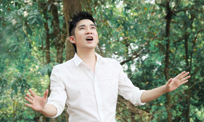 Quang Hà biến thành chàng hoàng tử bạch mã hát giữa rừng