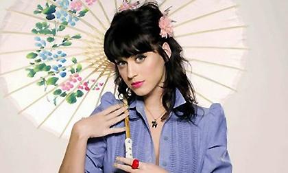 Vẻ đẹp kiêu kì của Sao khi tạo dáng cùng ô