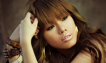 'Phương Vy ném cốc nước vào mặt người quản lý sân khấu'