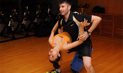 Minh Hằng trở lại sàn nhảy với vẻ sexy