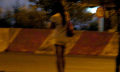 'Chợ tình' phố núi: Không sướng không tính tiền