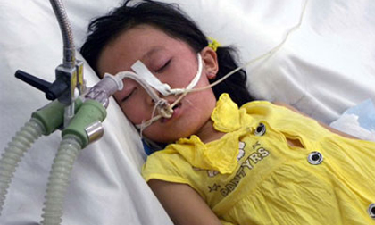 "Thấy ghét", siết cổ bé gái 7 tuổi đến hôn mê