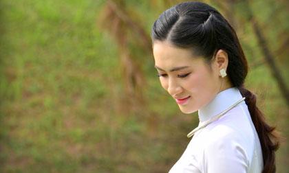 Nữ sinh Hải Phòng đẹp long lanh giữa phố phường Hà Nội