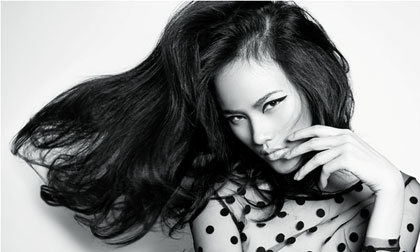 Tuyết Lan đẹp hoang dại với suối tóc bồng bềnh