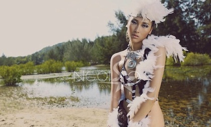 Huyền Trang "lột xác" như nữ chúa của bộ tộc