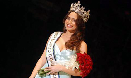 Lại một Hoa hậu bị tước vương miện vì quá già