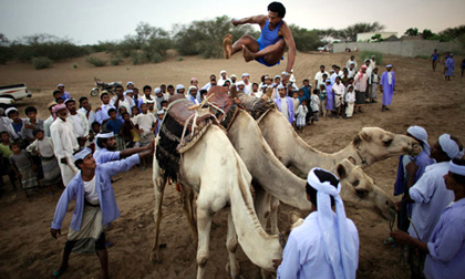 "Nhảy lạc đà" để làm người bay