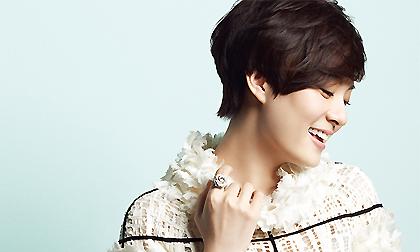 Ngắm "gái một con" Tôn Lệ khoe dáng thon trên bìa tạp chí