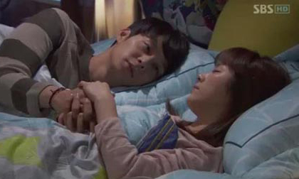 Cảnh "giường chiếu" rung động khán giả của Yoochun