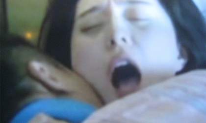 Mẹ trơ mắt nhìn tình nhân hãm hiếp con gái mình