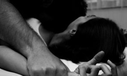 Nổi thú tính, cha hiếp cả con gái ruột