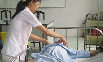 Cha pha sữa cho con bằng thuốc trừ sâu