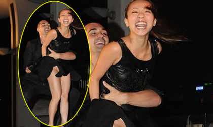 "Tím mặt" vì khoảnh khắc kém duyên của sao