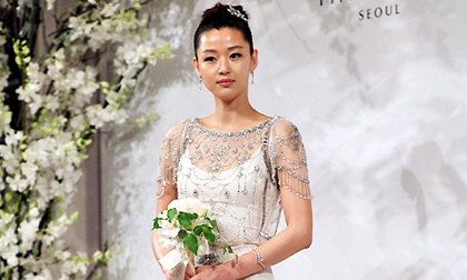 Những chiếc váy cưới "đẹp như mơ" của sao Hàn