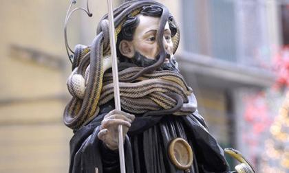 Rợn người với lễ hội rắn ở Ý