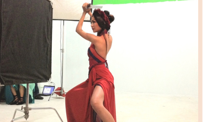 "Cười nóng" 10h10: Ai sexy hơn 'Tú bà' Thanh Hằng khi xoạc đấu kiếm? (P144)