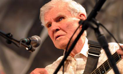 Ca sĩ huyền thoại Doc Watson qua đời