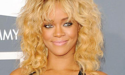 Rihanna bị tố lừa dối khán giả