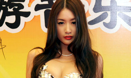 Xuất hiện hàng loạt hotgirl Cbiz "nghiện" thiếu vải